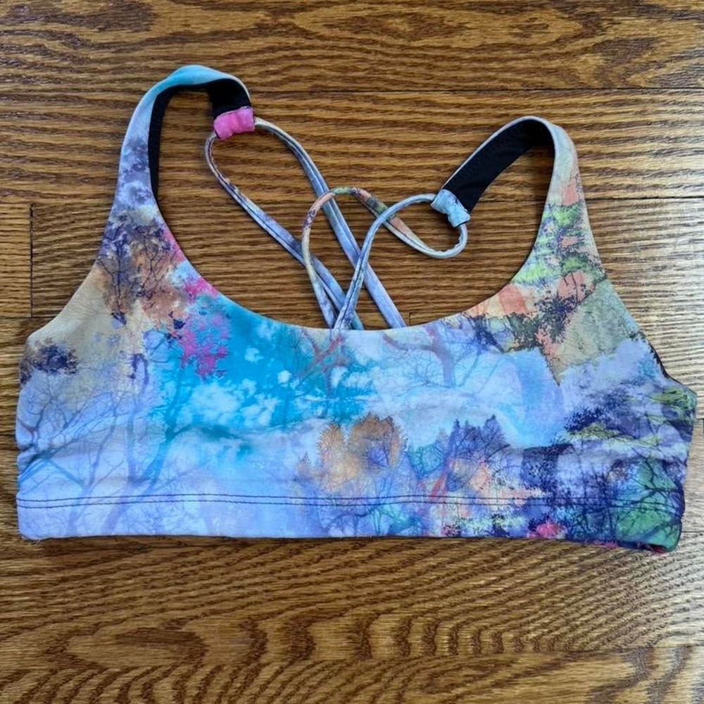 Onzie Chic Bra Wonderland Forest Print Sports Bra S/M Strappy